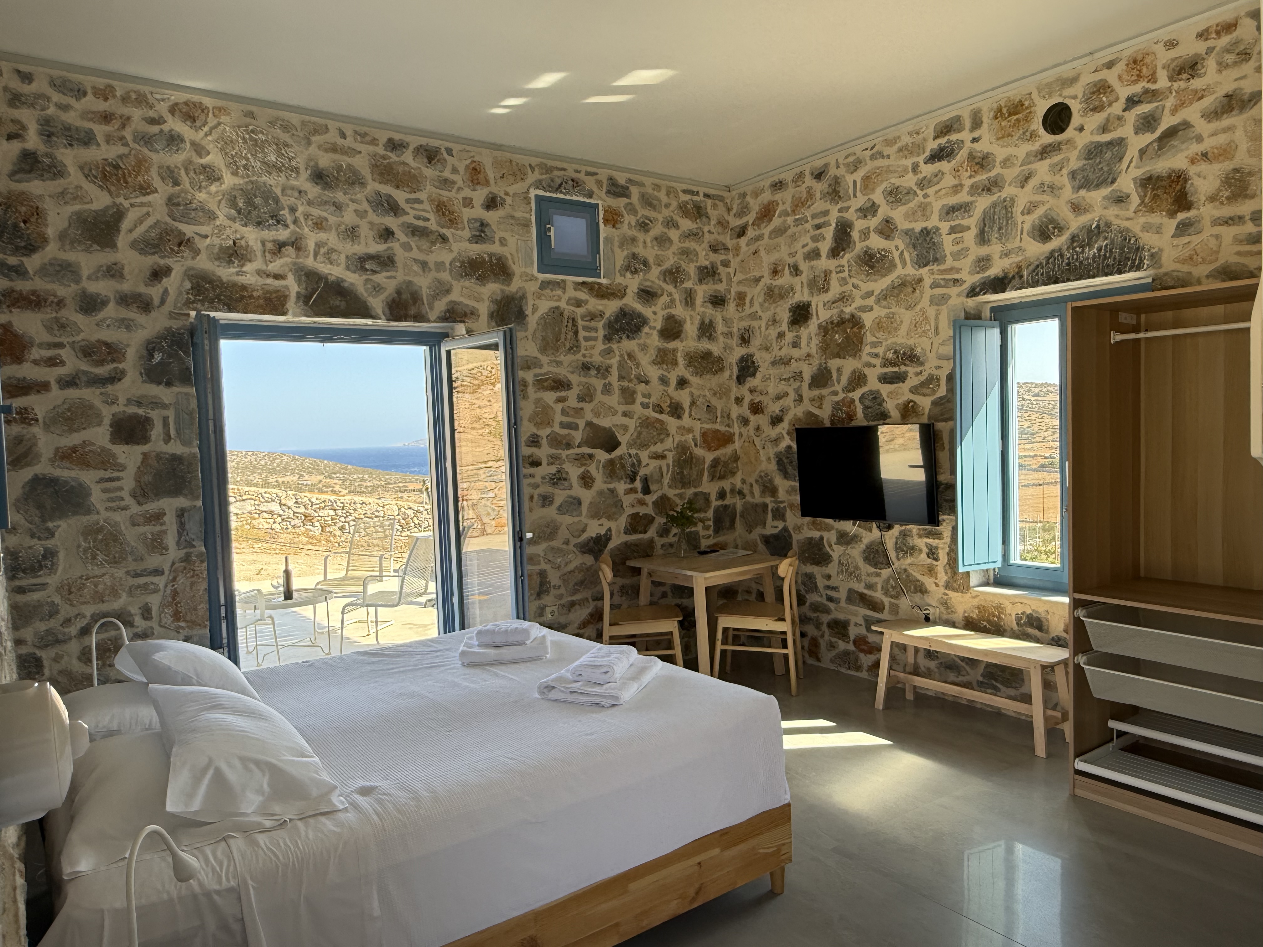 Open-Plan Stone Double 3