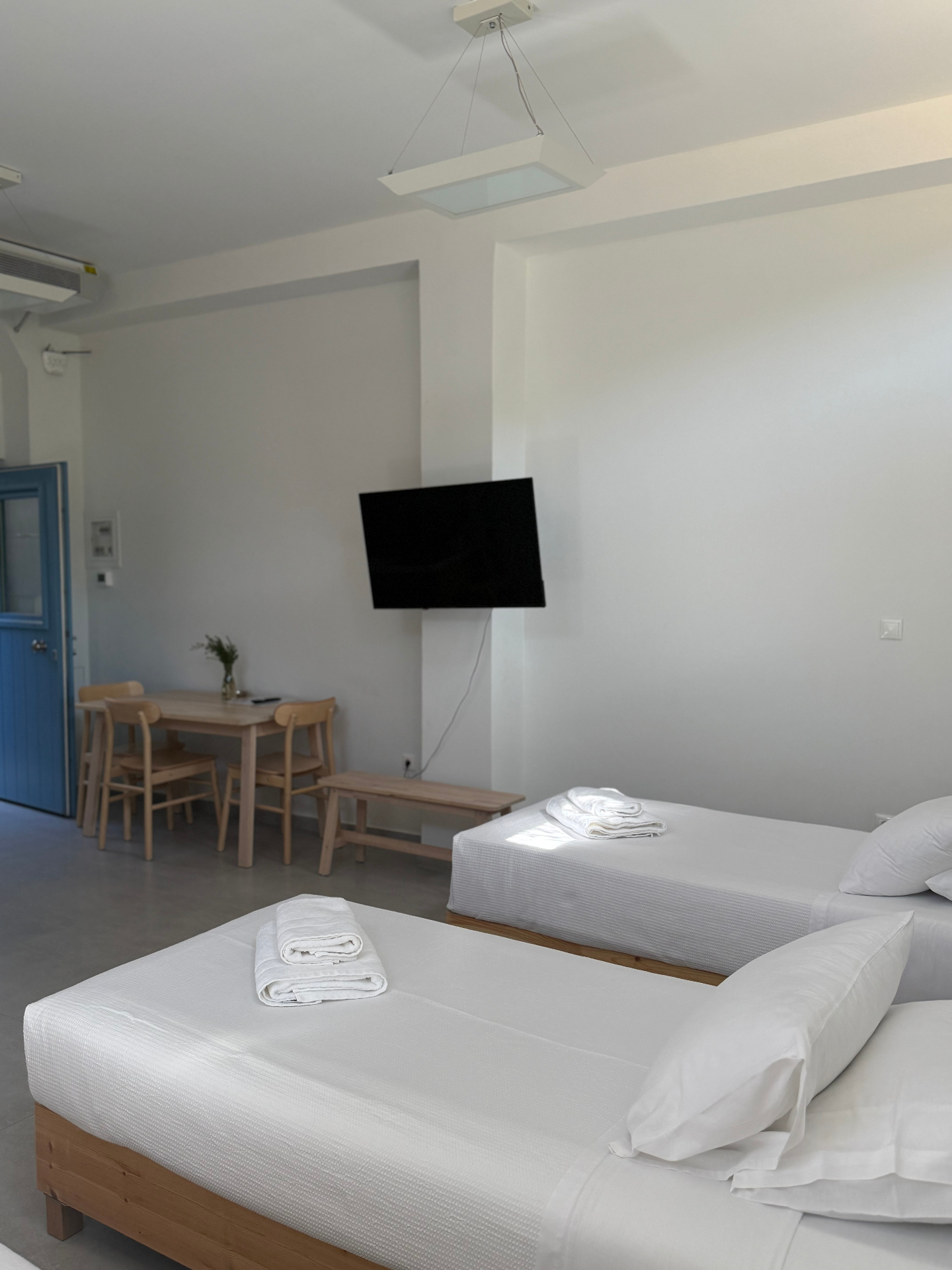 Triple Semi-Basement Room 2